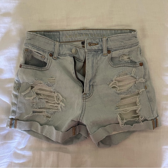 American Eagle Mom Jean Short - Picture 1 of 4
